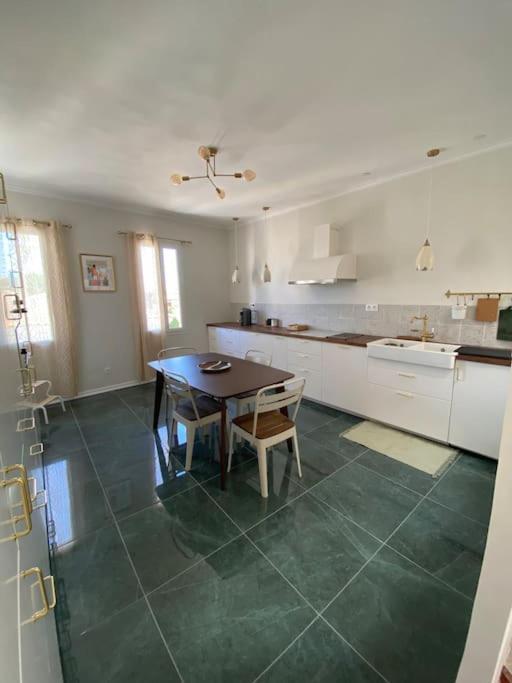 Merveilleuse Maison De Village Maillane Экстерьер фото